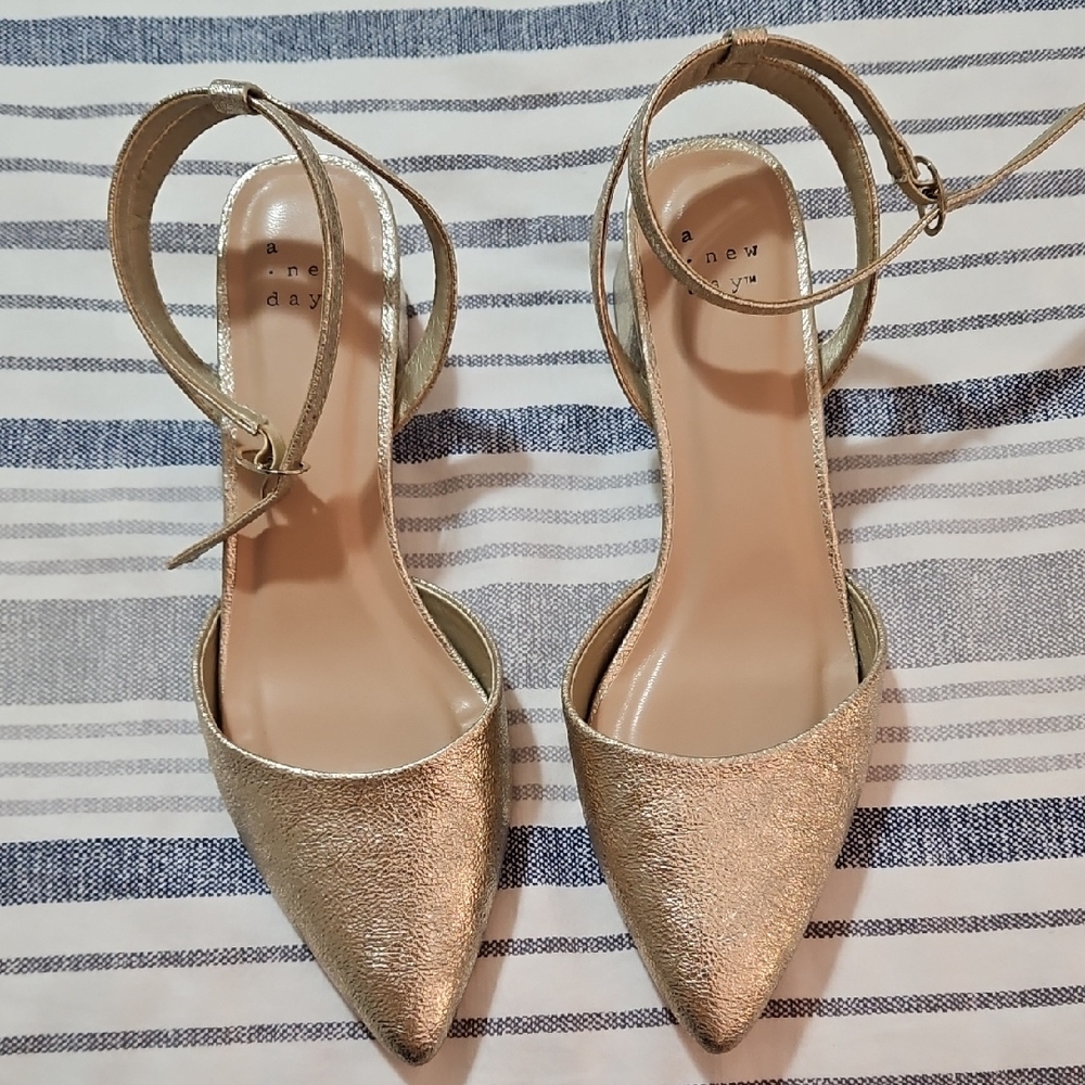 A New Day Women's 8.5 Shimmering Gold Pointed Heels